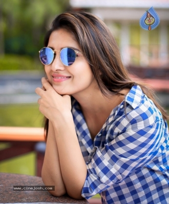 Actress Vani Bhojan Photoshoot - 6 of 16