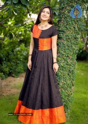 Actress Vani Bhojan Photoshoot - 7 of 16