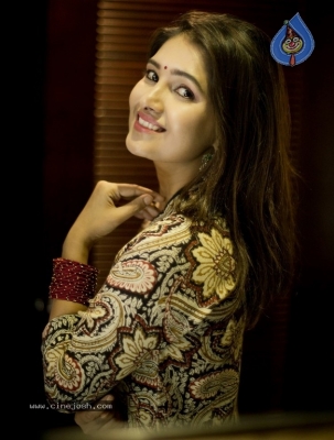 Actress Vani Bhojan Photoshoot - 9 of 16