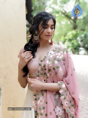 Adah Sharma At Baba Siddiqui Iftar Party - 3 of 5