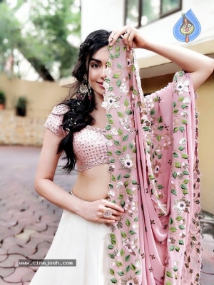 Adah Sharma At Baba Siddiqui Iftar Party - 5 of 5