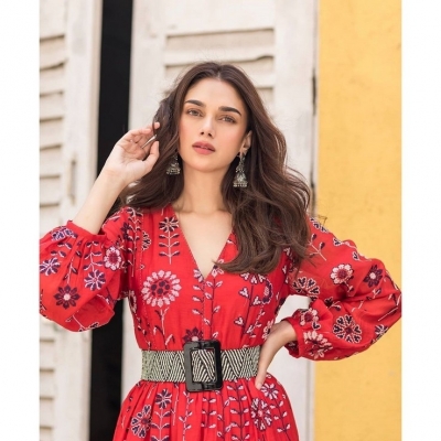 Aditi Rao Hydari Photos - 2 of 17