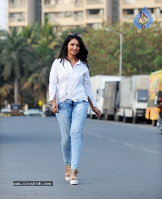 Aishwarya Arora New Stills - 7 of 21