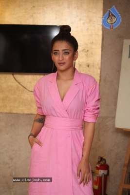 Akshara Haasan Gallery - 14 of 18