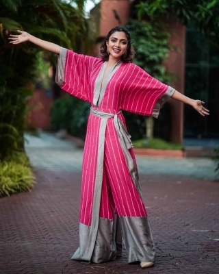 Amala Paul Photos - 7 of 15