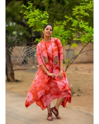 Anasuya Bharadwaj Latest Pics - 4 of 8