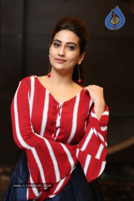 Anchor Manjusha Photos - 13 of 21