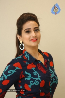 Anchor Manjusha Pics - 10 of 32