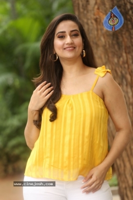 Anchor Manjusha Stills - 18 of 42