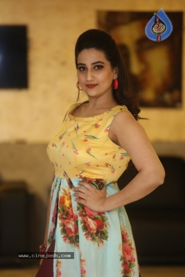 Anchor Manjusha Stills - 4 of 17