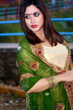 Arshi Khan New Photos - 17 of 21