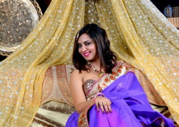 Arshi Khan Photos - 1 of 10