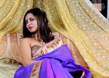 Arshi Khan Photos - 5 of 10