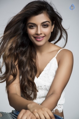 Ashna Zaveri Photo Shoot Images - 9 of 29