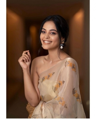 Bindu Madhavi Photos - 12 of 15