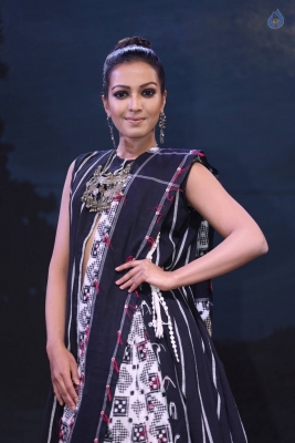 Catherine Tresa at Woven 2017 Fashion Show - 23 of 28