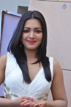 Catherine Tresa New Pics - 12 of 40