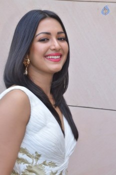 Catherine Tresa New Pics - 18 of 40