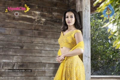 Catherine Tresa Photos - 9 of 18