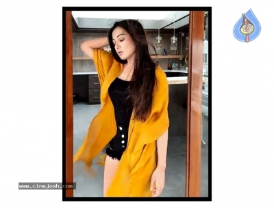 Catherine Tresa Pics - 2 of 3