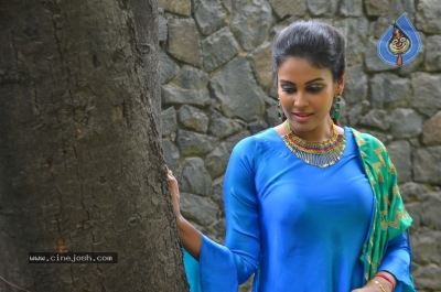 Chandini Tamilarasan Photos - 2 of 15