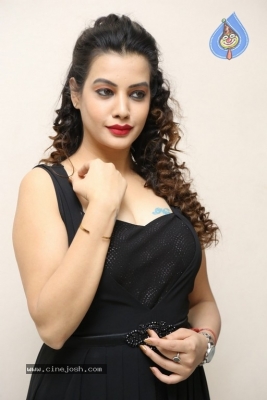 Diksha Panth Photos - 9 of 31