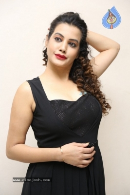 Diksha Panth Photos - 17 of 31