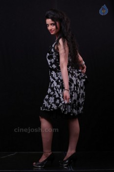 Divya New pics - 19 of 40