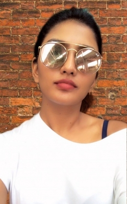 Eesha Rebba Photos - 3 of 4