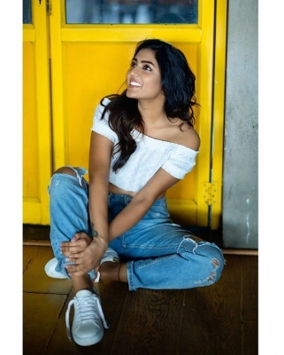 Eesha Rebba Stills - 4 of 13