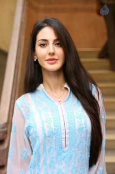 Farah New Photos - 16 of 32