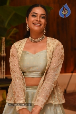 Hari Teja Pics - 1 of 17