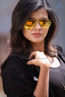 Hebah Patel Latest Gallery - 17 of 40