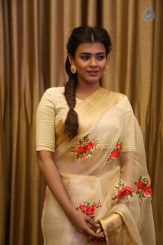 Hebah Patel Photos - 18 of 21