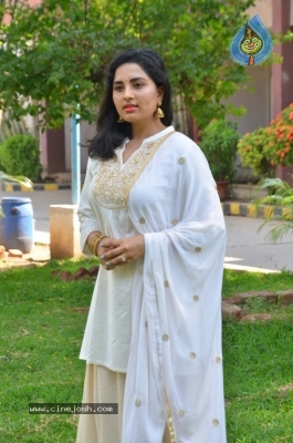 Heroine Srushti Dange Pics - 1 of 18
