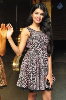 Ishaa Agarwal Photos - 17 of 21