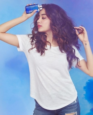 Janhvi Kapoor Photos - 1 of 17