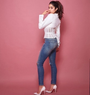 Janhvi Kapoor Stills - 1 of 13