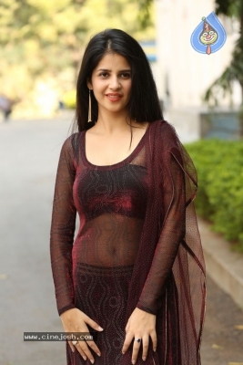 Kashish Hora Photos - 5 of 42