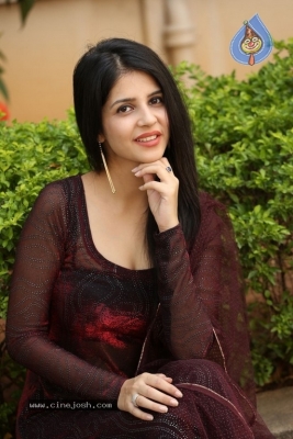 Kashish Hora Photos - 7 of 42