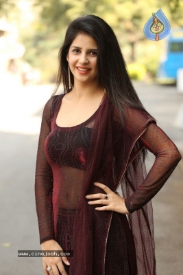 Kashish Hora Photos - 13 of 42