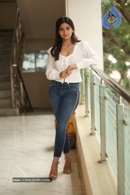 Kashmira Pardeshi Photos - 51 of 60