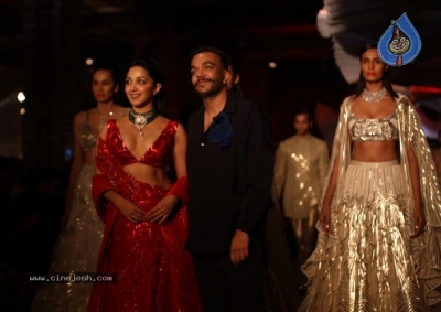Kiara Advani Walked Ramp At India Couture Week 2019 - 5 of 9