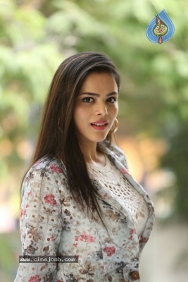 Kriti Garg Photos - 6 of 42