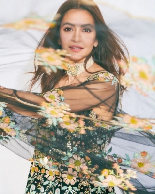 Kriti Kharbanda Photos - 8 of 13