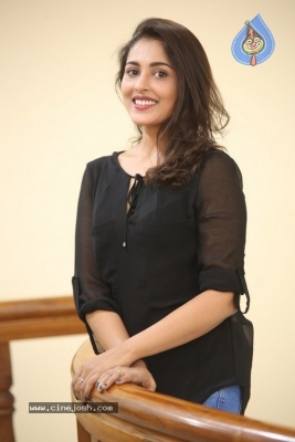 Madhu Shalini Photos - 5 of 38