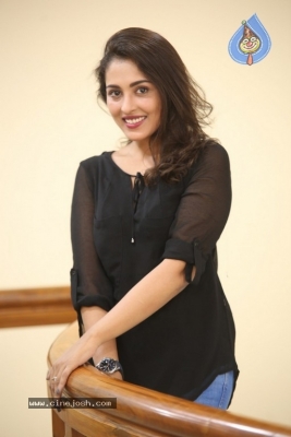 Madhu Shalini Photos - 9 of 38