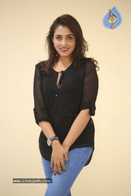Madhu Shalini Photos - 17 of 38
