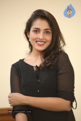 Madhu Shalini Photos - 20 of 38