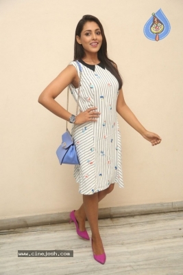 Madhu Shalini Photos - 17 of 26